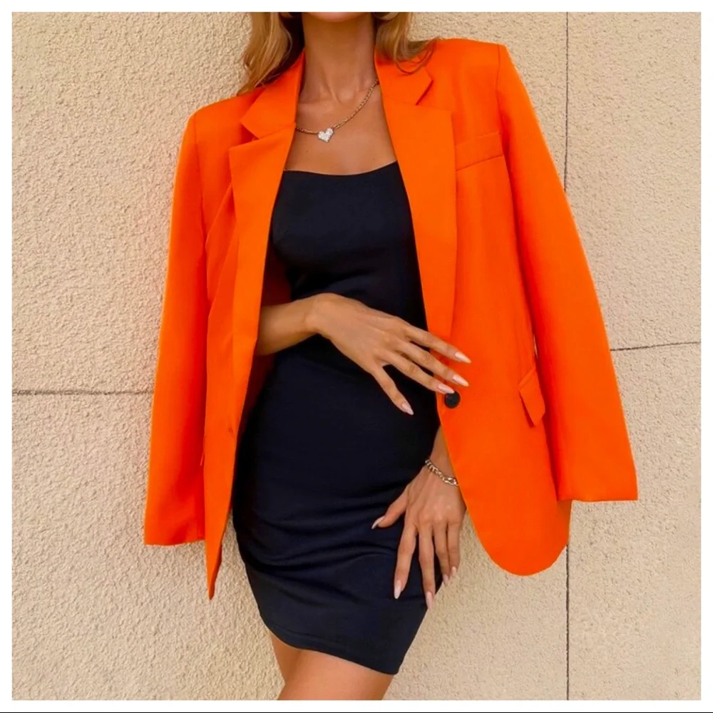 Made in Italy Hottest Trend Blazer with shoulder pads - Picture 2 of 4